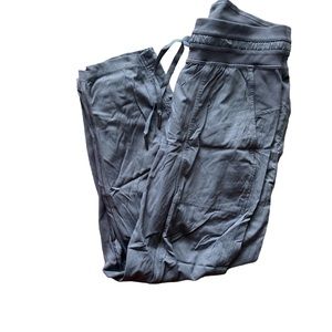 Lululemon Dance Studio Crop 25” - Size 4 - Titanium